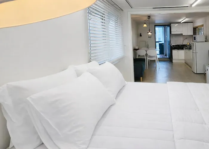 Apartment 스튜디오 하우스, Hongdae Yeontral Park *
