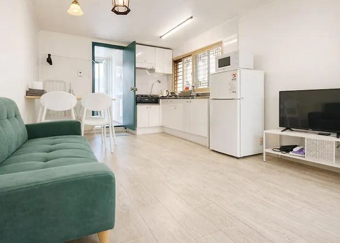 Apartment 스튜디오 하우스, Hongdae Yeontral Park Seoul