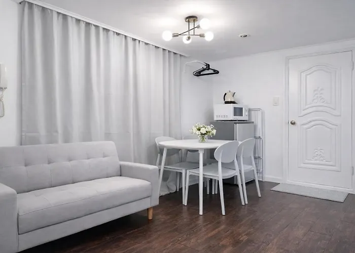 Apartment 스튜디오 하우스, Hongdae Yeontral Park Seoul