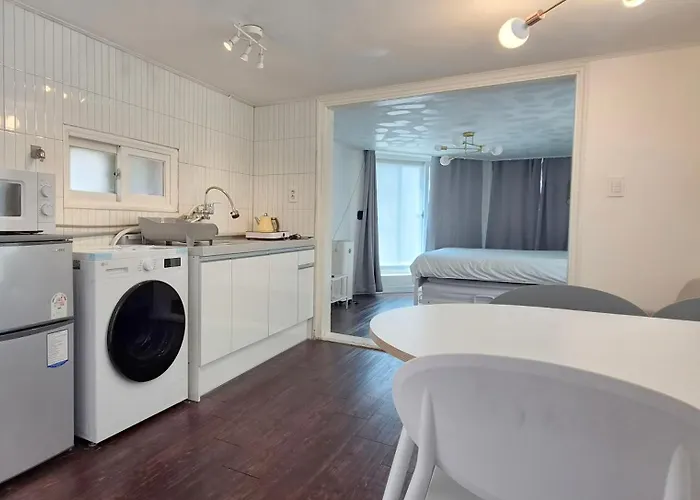 Apartment 스튜디오 하우스, Hongdae Yeontral Park *
